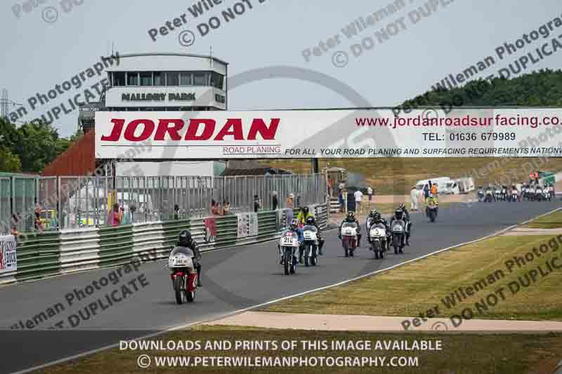 Vintage motorcycle club;eventdigitalimages;mallory park;mallory park trackday photographs;no limits trackdays;peter wileman photography;trackday digital images;trackday photos;vmcc festival 1000 bikes photographs